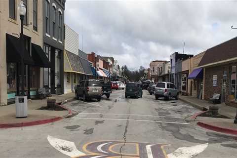 Are There Any Pedestrian Walkways or Sidewalks on Main Street in Belton, Missouri?