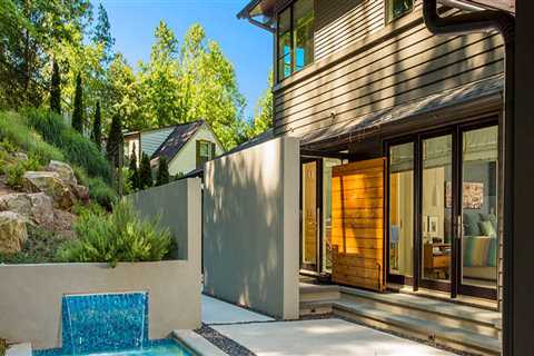 Cooling Off in the Hot Atlanta Summer: An Expert's Guide to Outdoor Showers with Cold Water