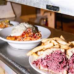 The 24/7 Restaurant Scene in Northeast Ohio: A Local Expert's Guide