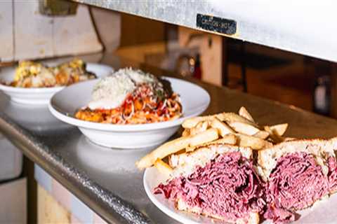 The 24/7 Restaurant Scene in Northeast Ohio: A Local Expert's Guide